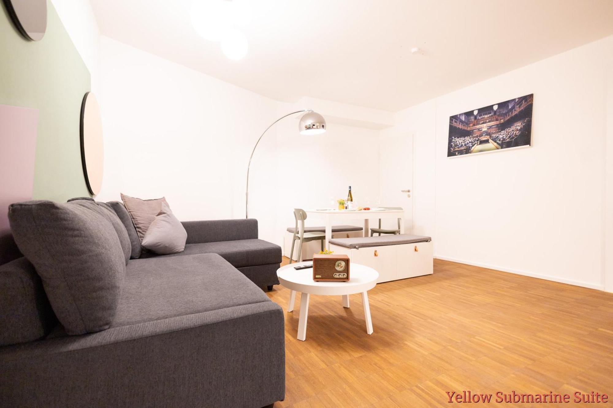 Ko-Living - Beatles Und Banksy Suites & Studios Am Eselsbrunnen - Altstadt - Kueche Halle  Kültér fotó